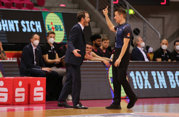 他已经在国 他已经在国